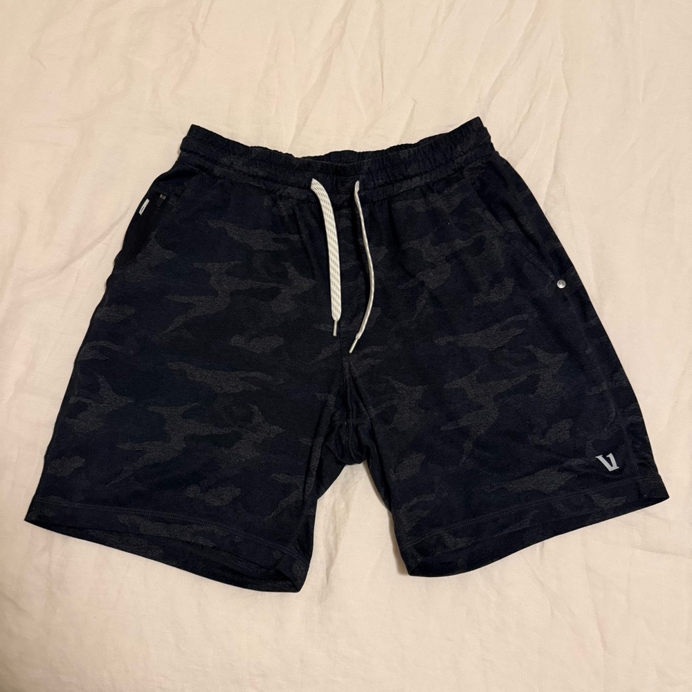 Vuori Black & Grey Camo Dreamknit Athletic Shorts Small